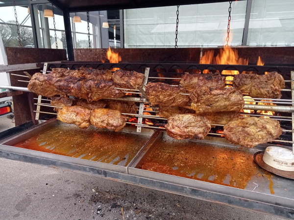 Cuisson à la broche à Doué-en-Anjou